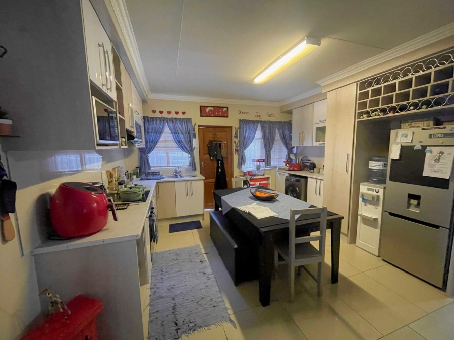 4 Bedroom Property for Sale in Waterval East North West